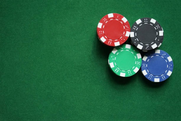 maxwintogel app showing live casino tables and football betting markets